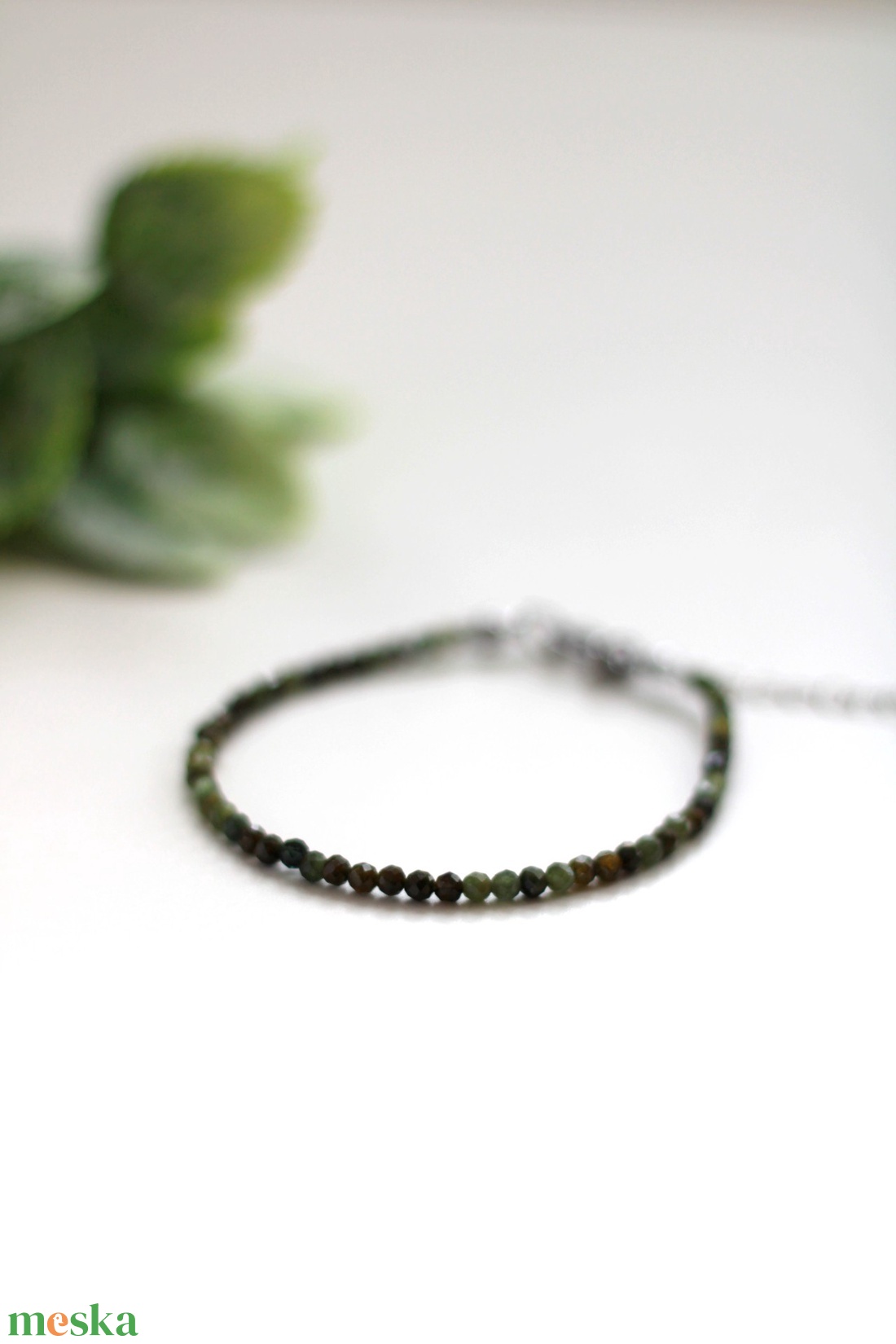 Turmalin verdelit kapcsos ásvány karkötő - ékszer - karkötő - gyöngyös karkötő - Meska.hu