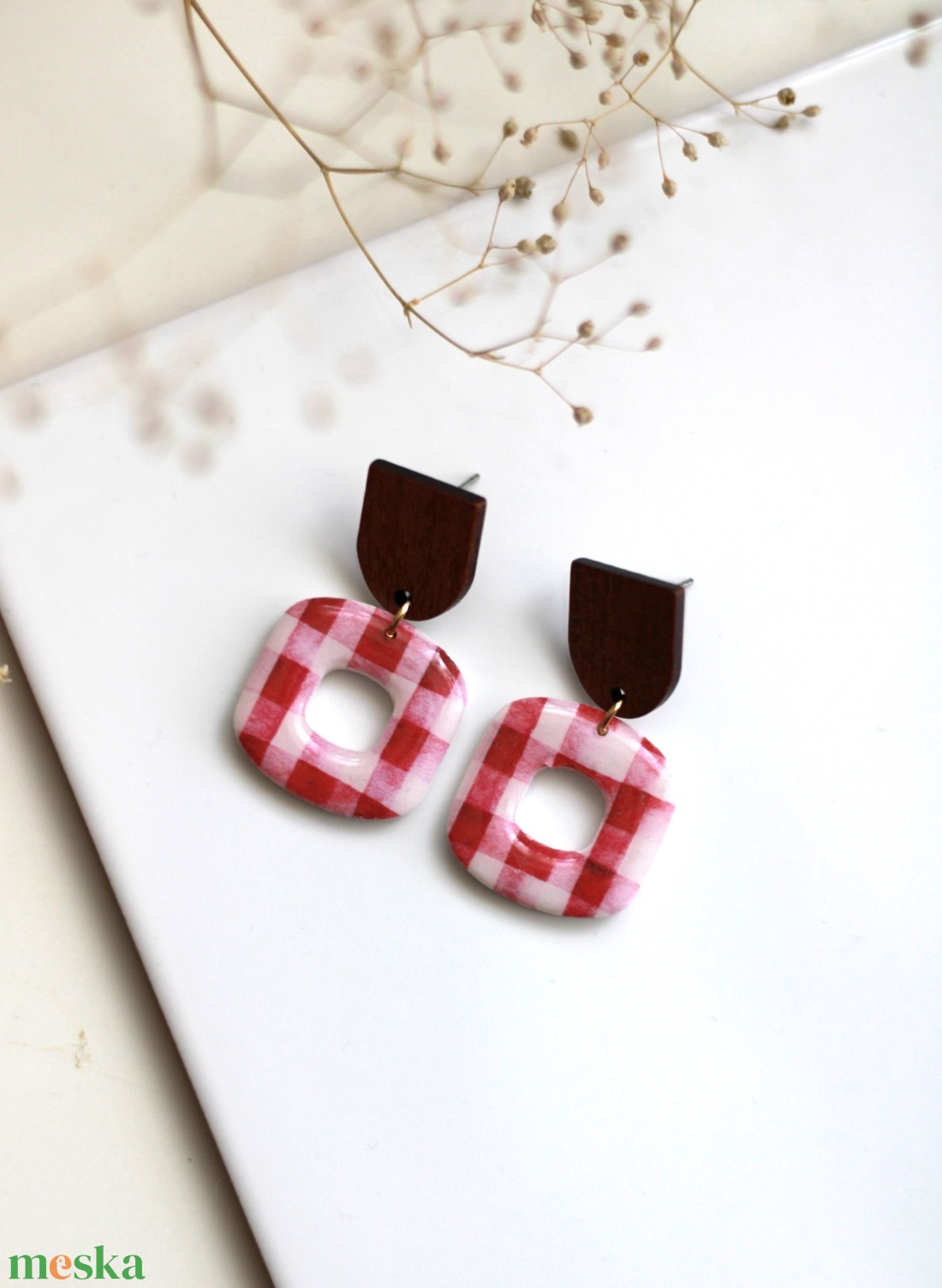 Kockás mintás kocka függő fülbevaló fával - ékszer - fülbevaló - lógó fülbevaló - Meska.hu