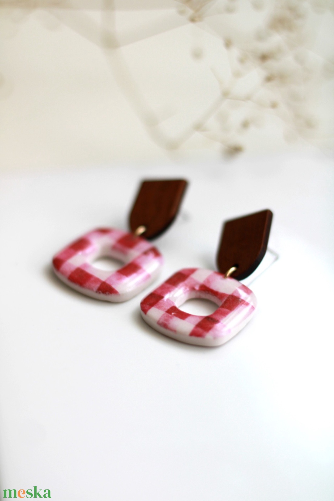 Kockás mintás kocka függő fülbevaló fával - ékszer - fülbevaló - lógó fülbevaló - Meska.hu