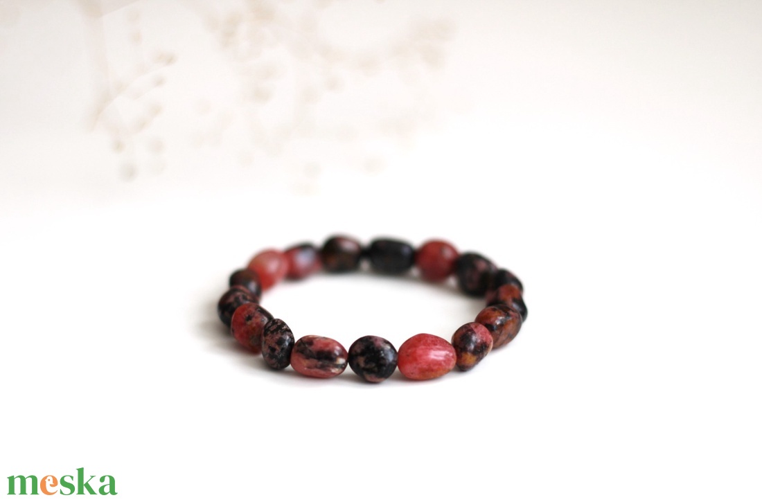 Rodonit védelem és érzelmi egyensúly ásványkarkötő - ékszer - karkötő - gyöngyös karkötő - Meska.hu