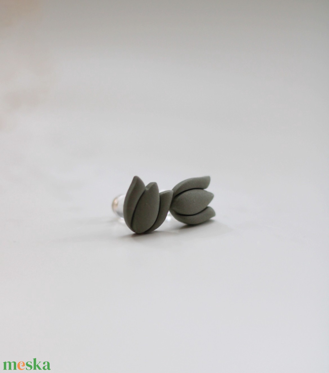 Zöld tulipán gomb fülbevaló - ékszer - fülbevaló - pötty fülbevaló - Meska.hu