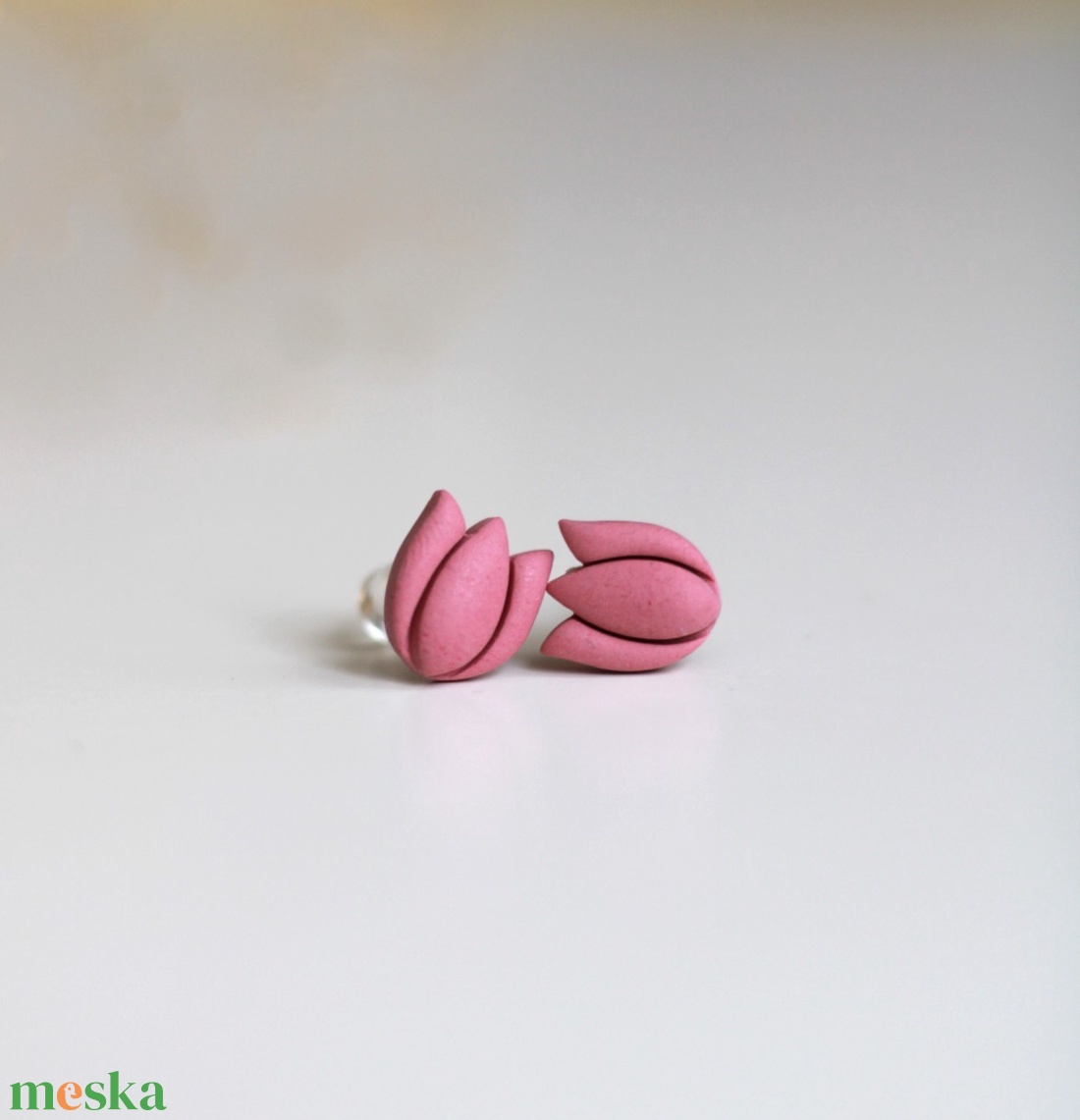 Rózsaszín tulipán gomb fülbevaló - ékszer - fülbevaló - pötty fülbevaló - Meska.hu