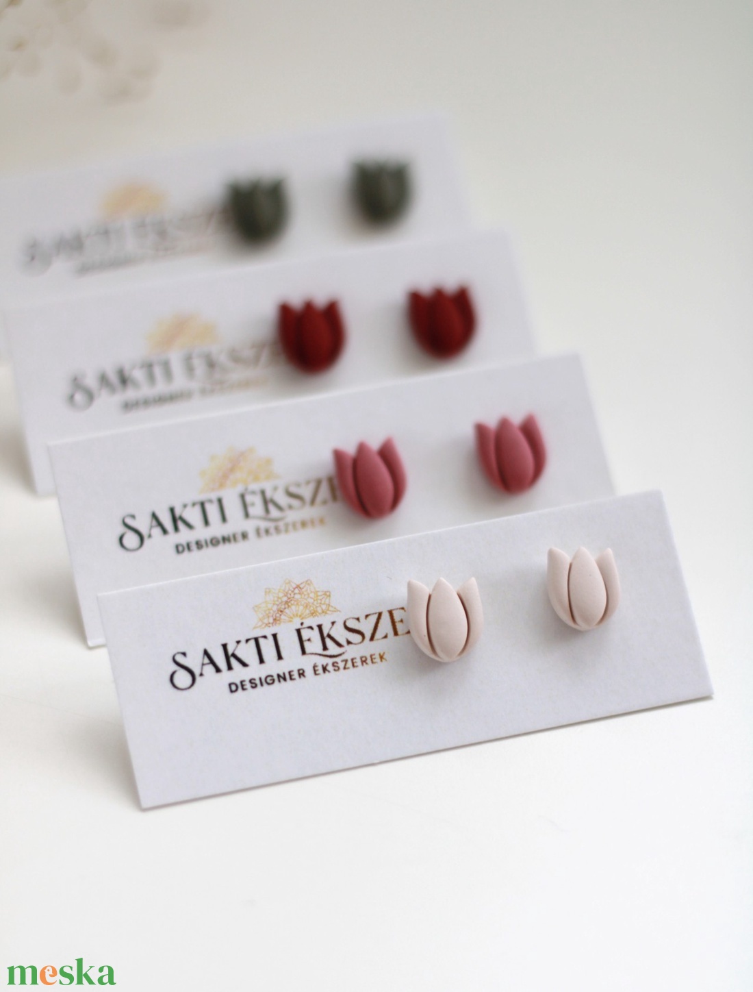 Ekrü tulipán gomb fülbevaló - ékszer - fülbevaló - pötty fülbevaló - Meska.hu