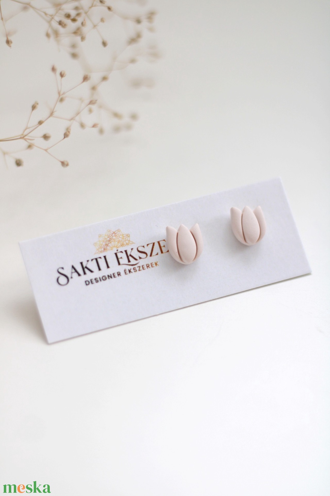 Ekrü tulipán gomb fülbevaló - ékszer - fülbevaló - pötty fülbevaló - Meska.hu