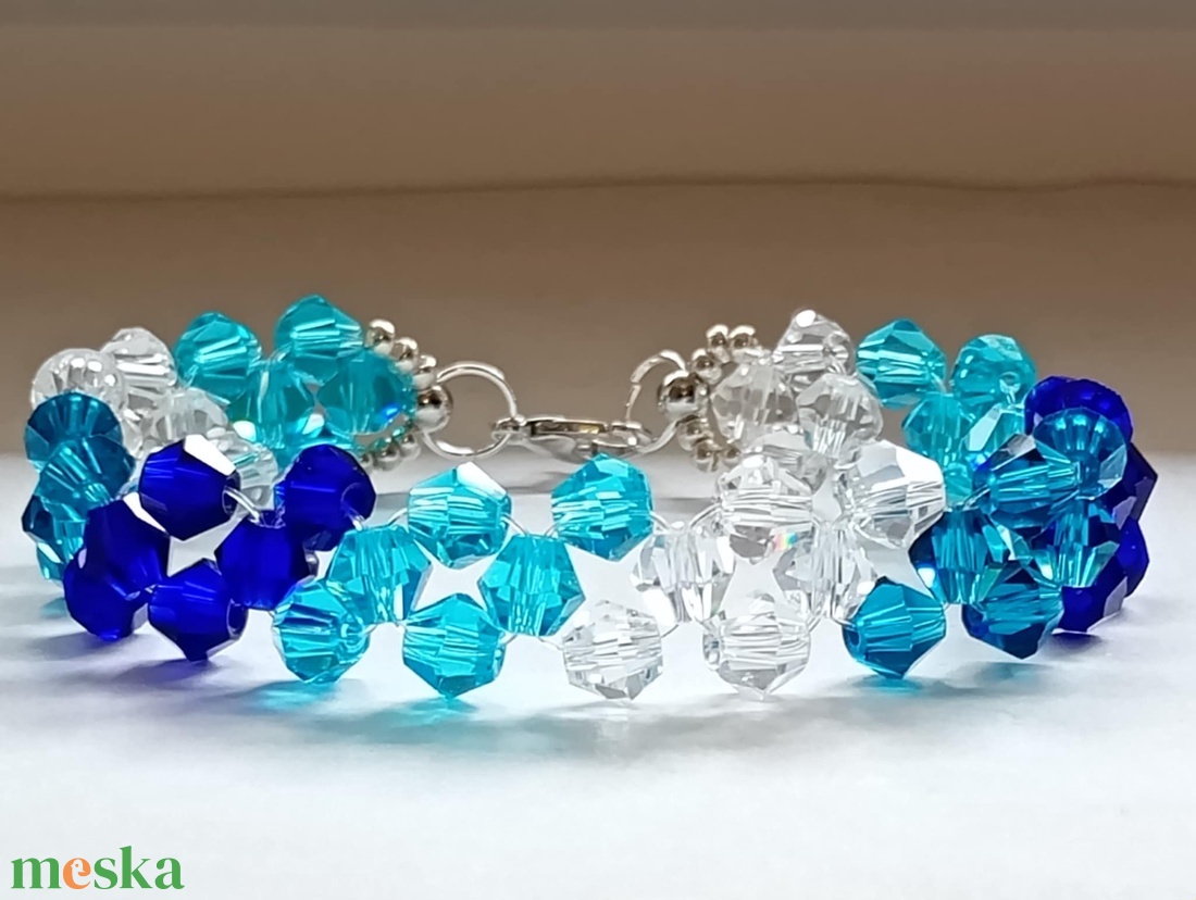 Blue-fehér bicone - ékszer - karkötő - gyöngyös karkötő - Meska.hu