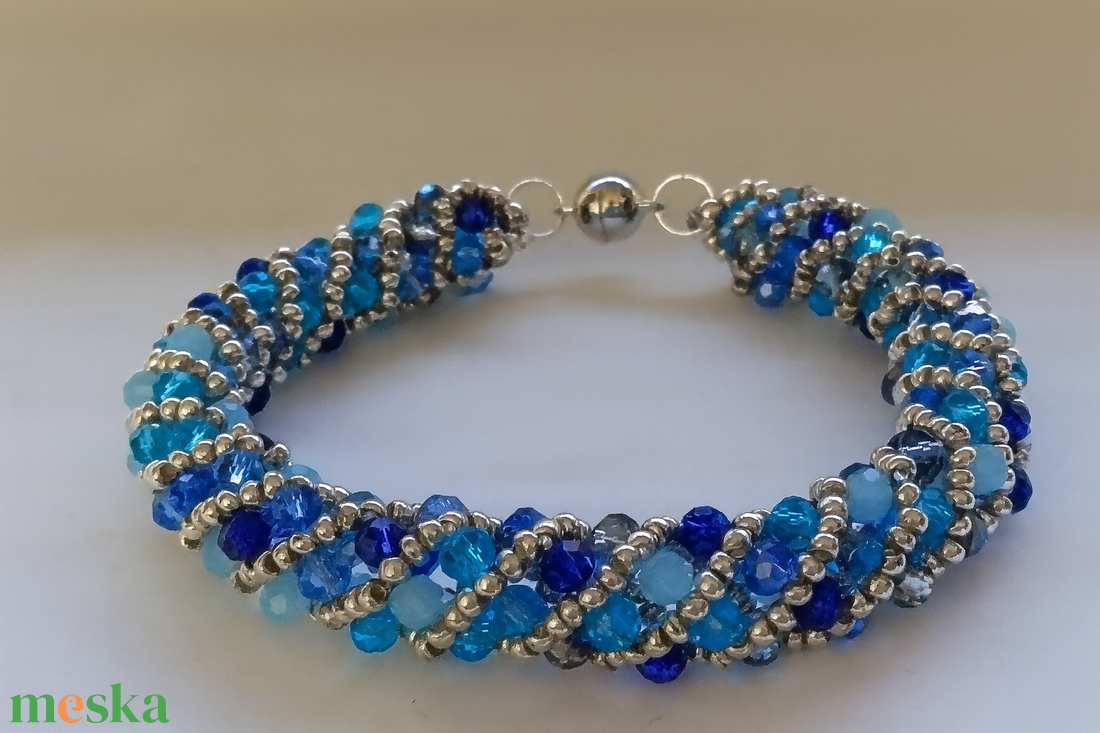 Kék csavart  - ékszer - karkötő - gyöngyös karkötő - Meska.hu