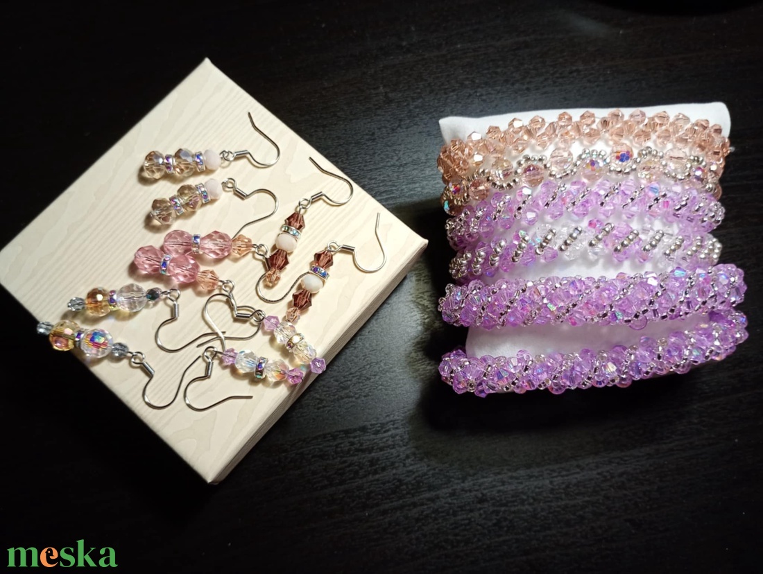 Lila - ékszer - karkötő - gyöngyös karkötő - Meska.hu