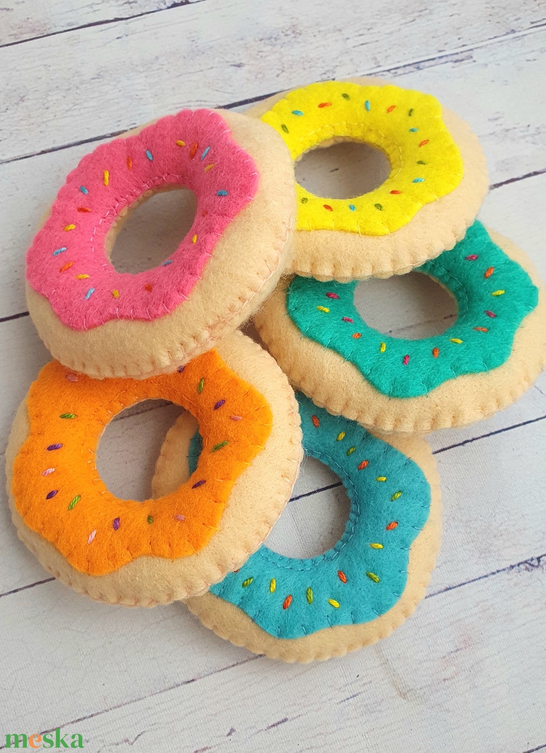 Bababarát filc fánkok - játék & sport - készségfejlesztő és logikai játék - készségfejlesztő és logikai játék - Meska.hu