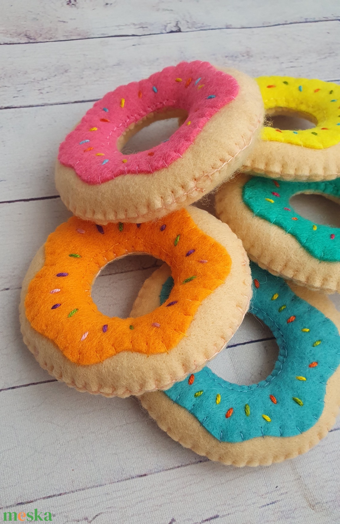 Bababarát filc fánkok - játék & sport - készségfejlesztő és logikai játék - készségfejlesztő és logikai játék - Meska.hu