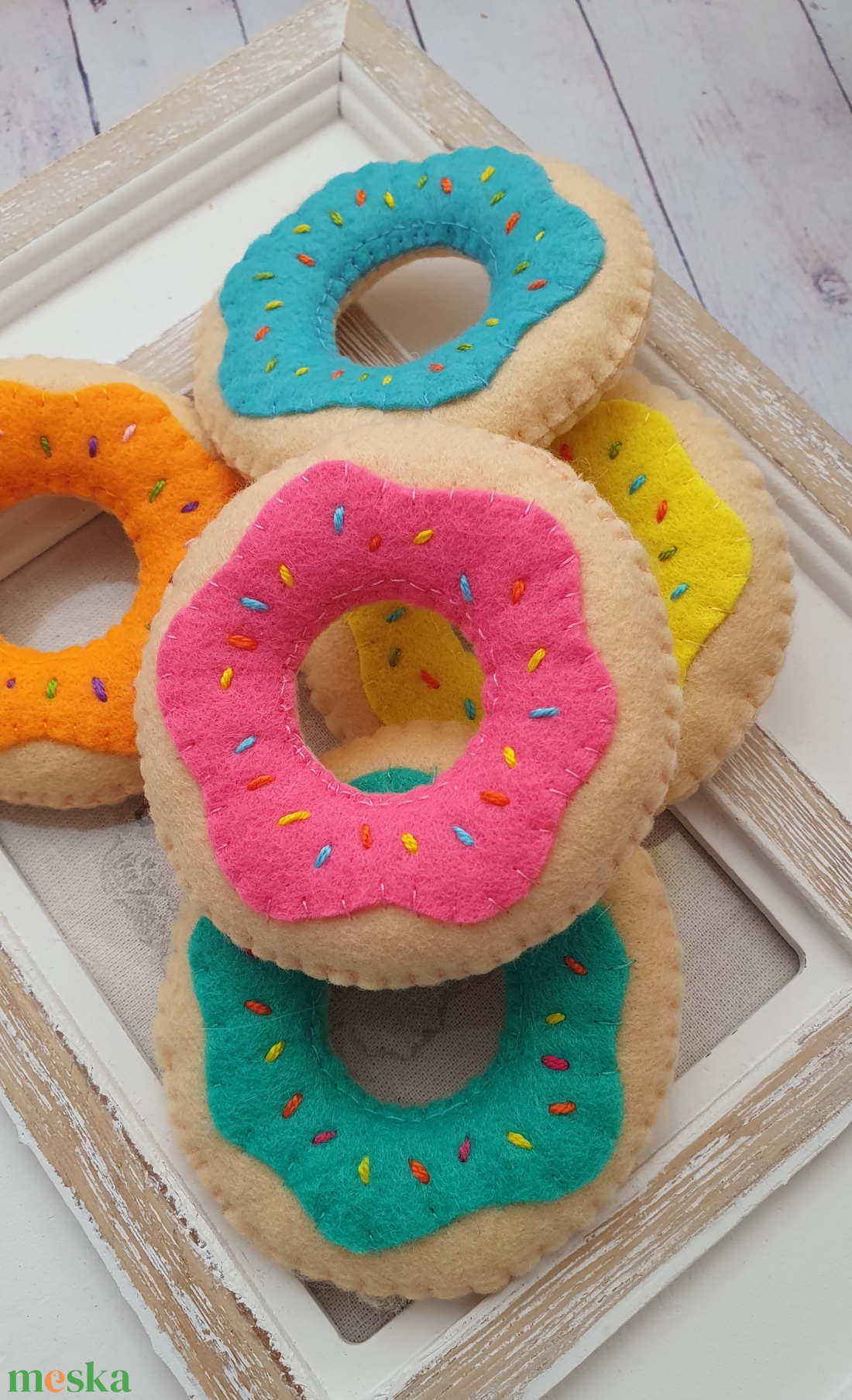 Bababarát filc fánkok - játék & sport - készségfejlesztő és logikai játék - készségfejlesztő és logikai játék - Meska.hu