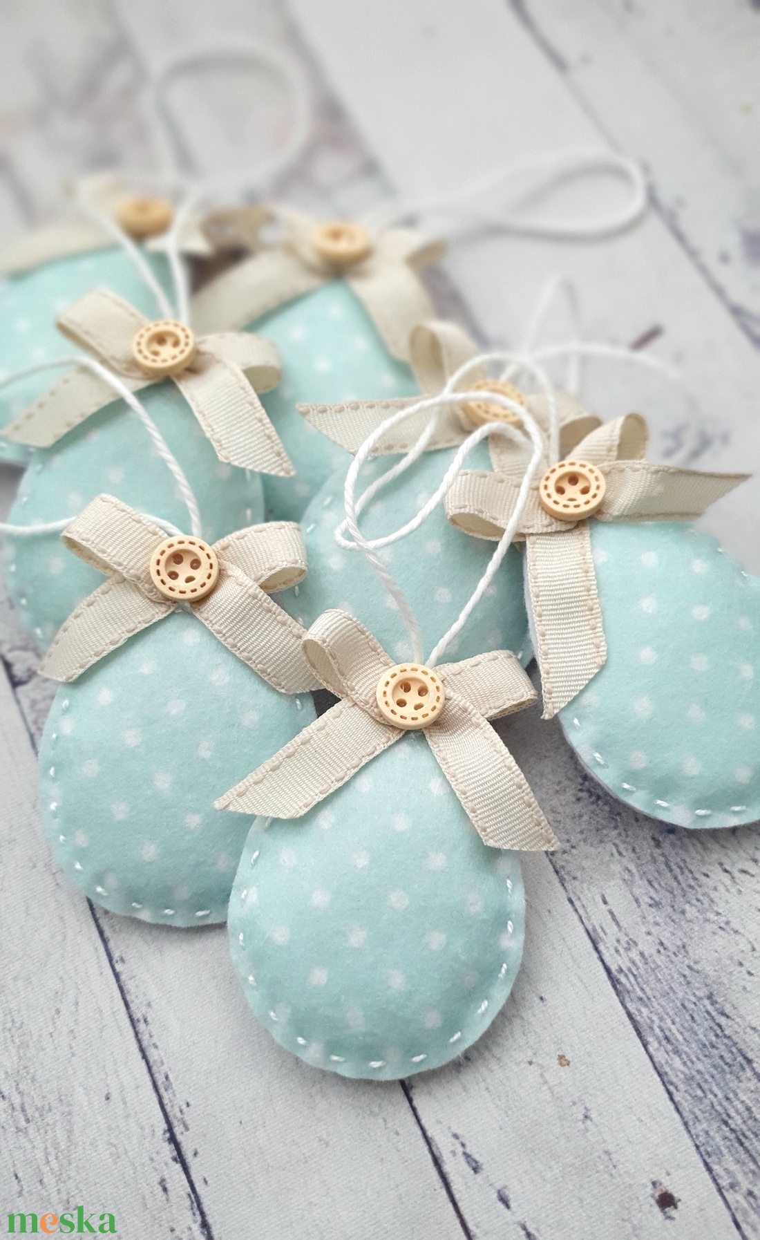 Menta masnis filc tojások - otthon & életmód - dekoráció - fali és függő dekoráció - függődísz - Meska.hu