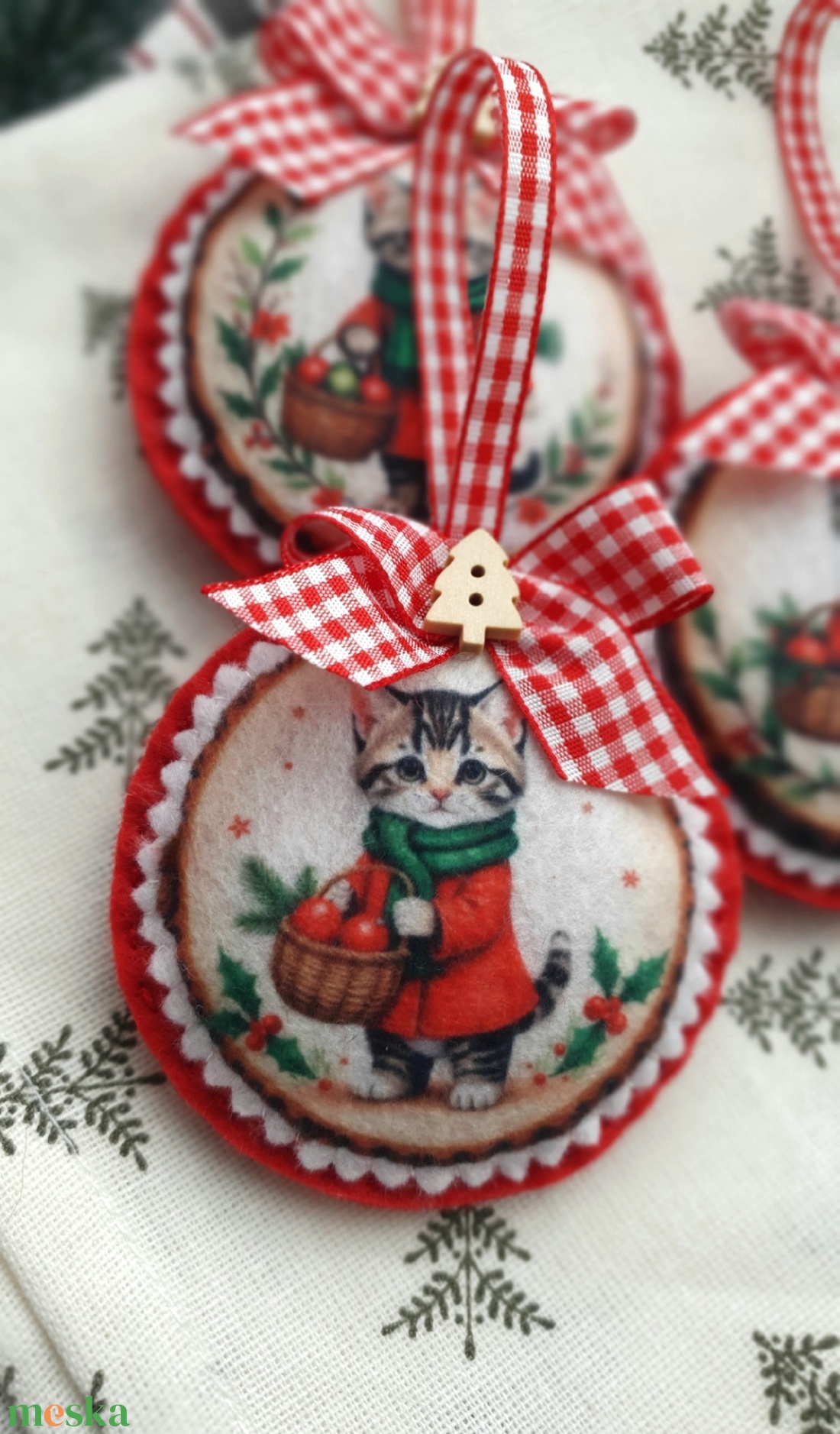 Bababarát karácsonyi filc díszek, cicák - karácsony - karácsonyi lakásdekoráció - karácsonyfadíszek - Meska.hu