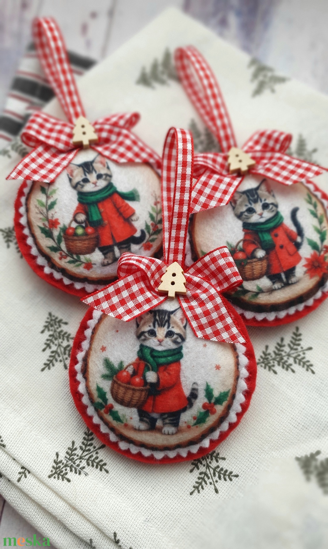 Bababarát karácsonyi filc díszek, cicák - karácsony - karácsonyi lakásdekoráció - karácsonyfadíszek - Meska.hu