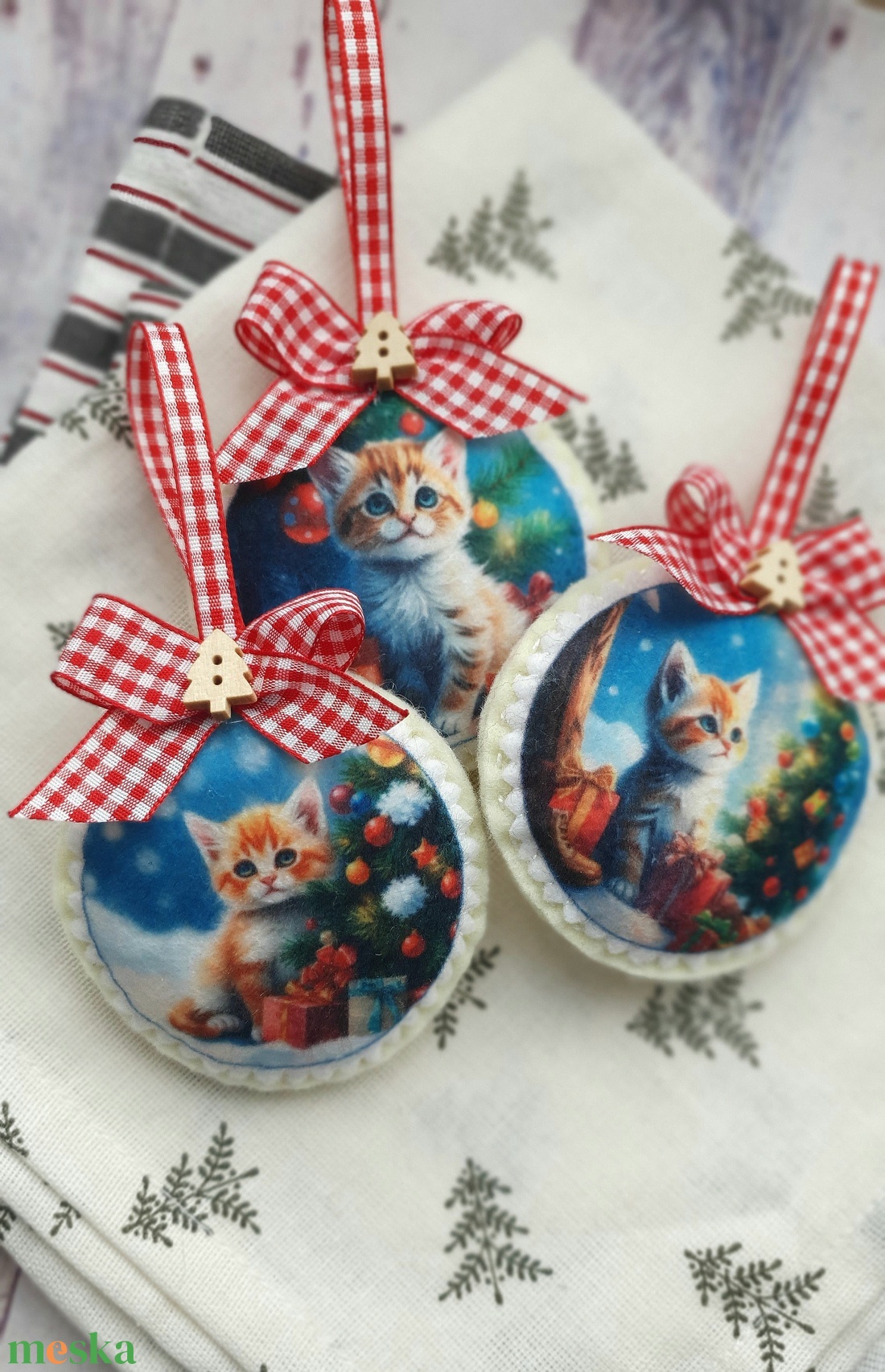 Bababarát karácsonyi filc díszek, cicák - karácsony - karácsonyi lakásdekoráció - karácsonyfadíszek - Meska.hu Bababarát karácsonyi filc díszek, cicák - karácsony - karácsonyi lakásdekoráció - karácsonyfadíszek - Meska.hu