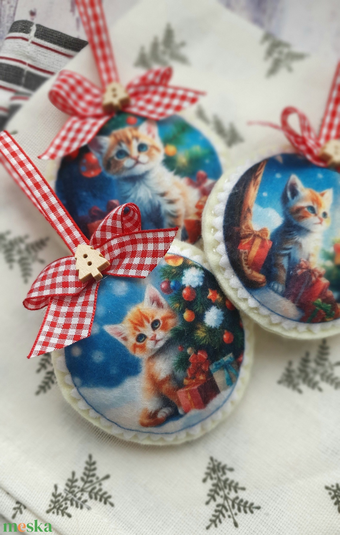 Bababarát karácsonyi filc díszek, cicák - karácsony - karácsonyi lakásdekoráció - karácsonyfadíszek - Meska.hu Bababarát karácsonyi filc díszek, cicák - karácsony - karácsonyi lakásdekoráció - karácsonyfadíszek - Meska.hu