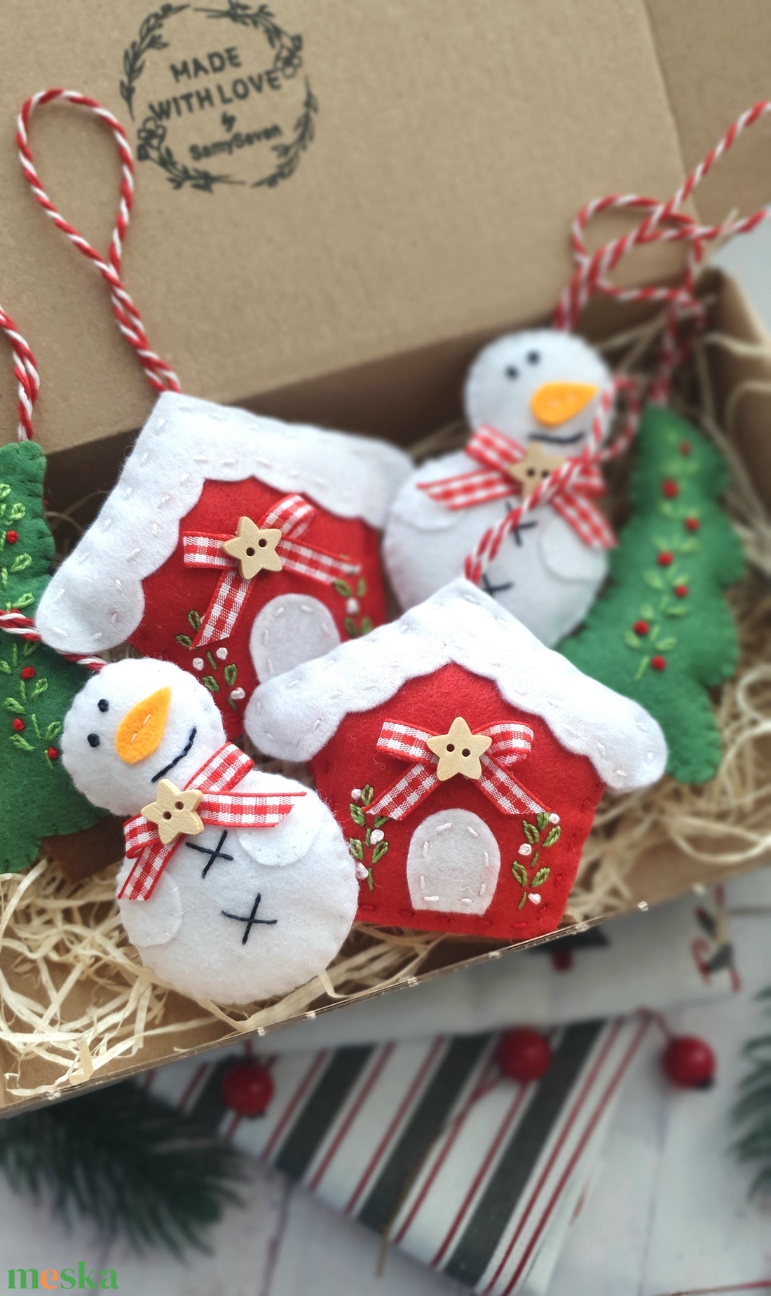 Bababarát karácsonyi filc díszek, Hóember, házikó, fenyőfa - karácsony - karácsonyi lakásdekoráció - karácsonyfadíszek - Meska.hu