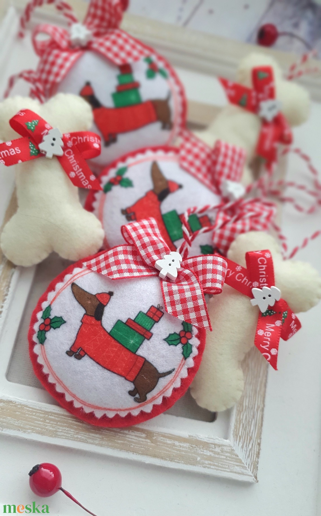 Bababarát karácsonyi filc díszek, tacsik és csontok - karácsony - karácsonyi lakásdekoráció - karácsonyfadíszek - Meska.hu Bababarát karácsonyi filc díszek, tacsik és csontok - karácsony - karácsonyi lakásdekoráció - karácsonyfadíszek - Meska.hu