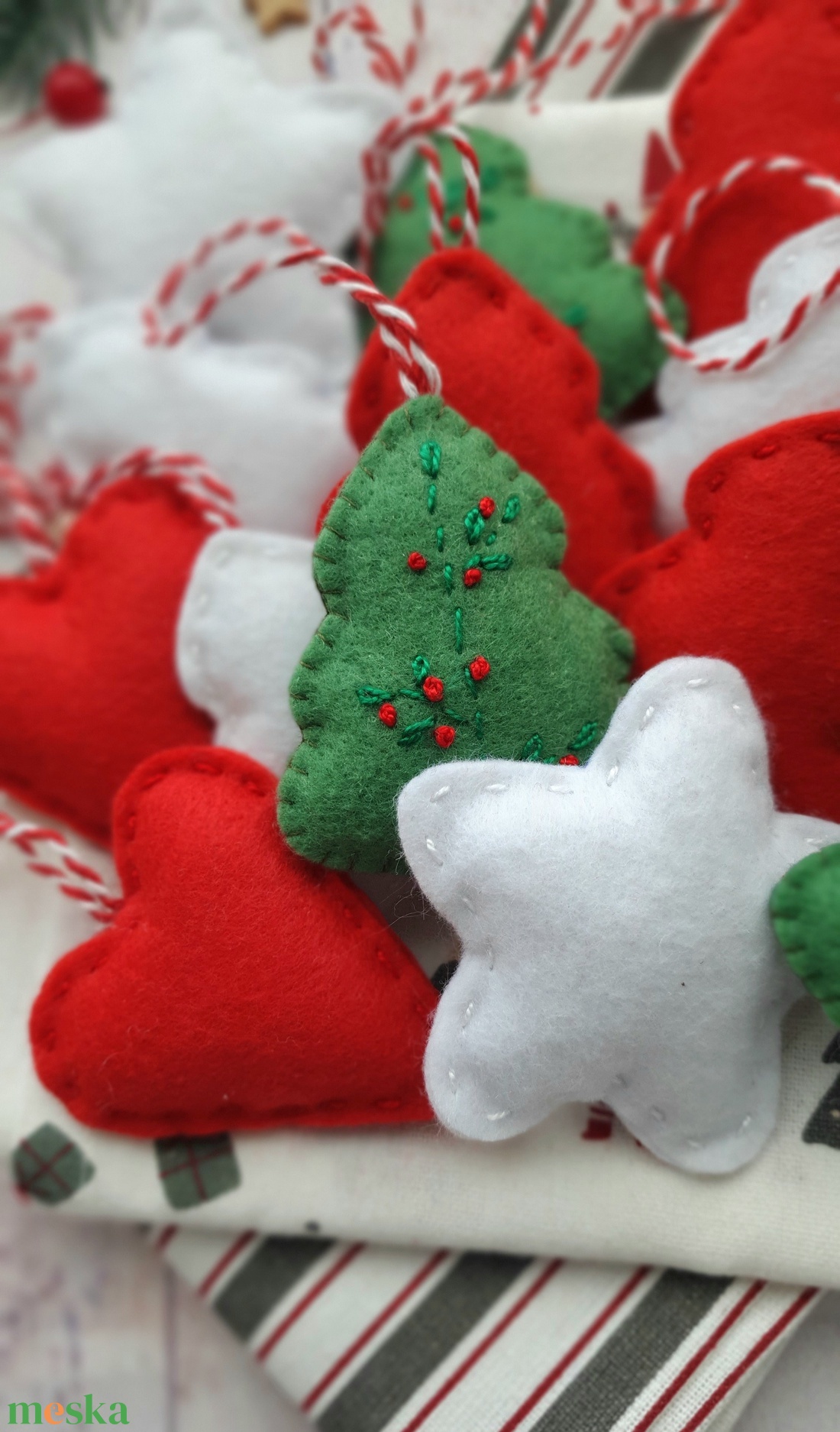 Bababarát karácsonyi filc díszek, csillagok szívek és hímzett fenyőfa - karácsony - karácsonyi lakásdekoráció - karácsonyfadíszek - Meska.hu Bababarát karácsonyi filc díszek, csillagok szívek és hímzett fenyőfa - karácsony - karácsonyi lakásdekoráció - karácsonyfadíszek - Meska.hu