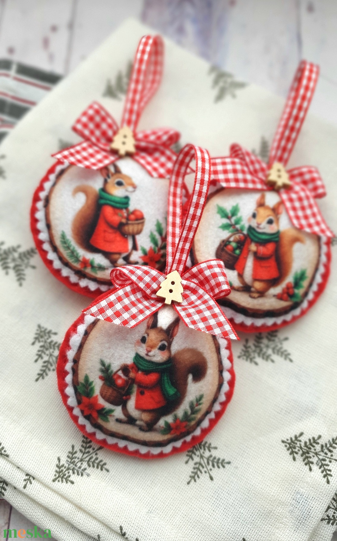Bababarát karácsonyi filc díszek, mókusok - karácsony - karácsonyi lakásdekoráció - karácsonyfadíszek - Meska.hu Bababarát karácsonyi filc díszek, mókusok - karácsony - karácsonyi lakásdekoráció - karácsonyfadíszek - Meska.hu