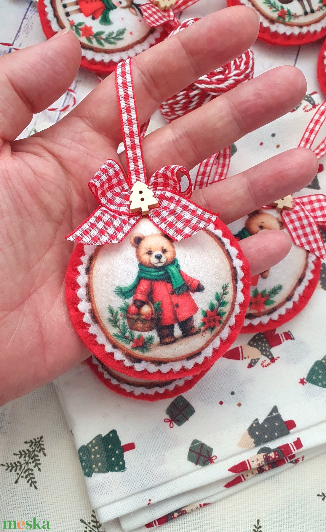 Bababarát karácsonyi filc díszek, mackók - karácsony - karácsonyi lakásdekoráció - karácsonyfadíszek - Meska.hu