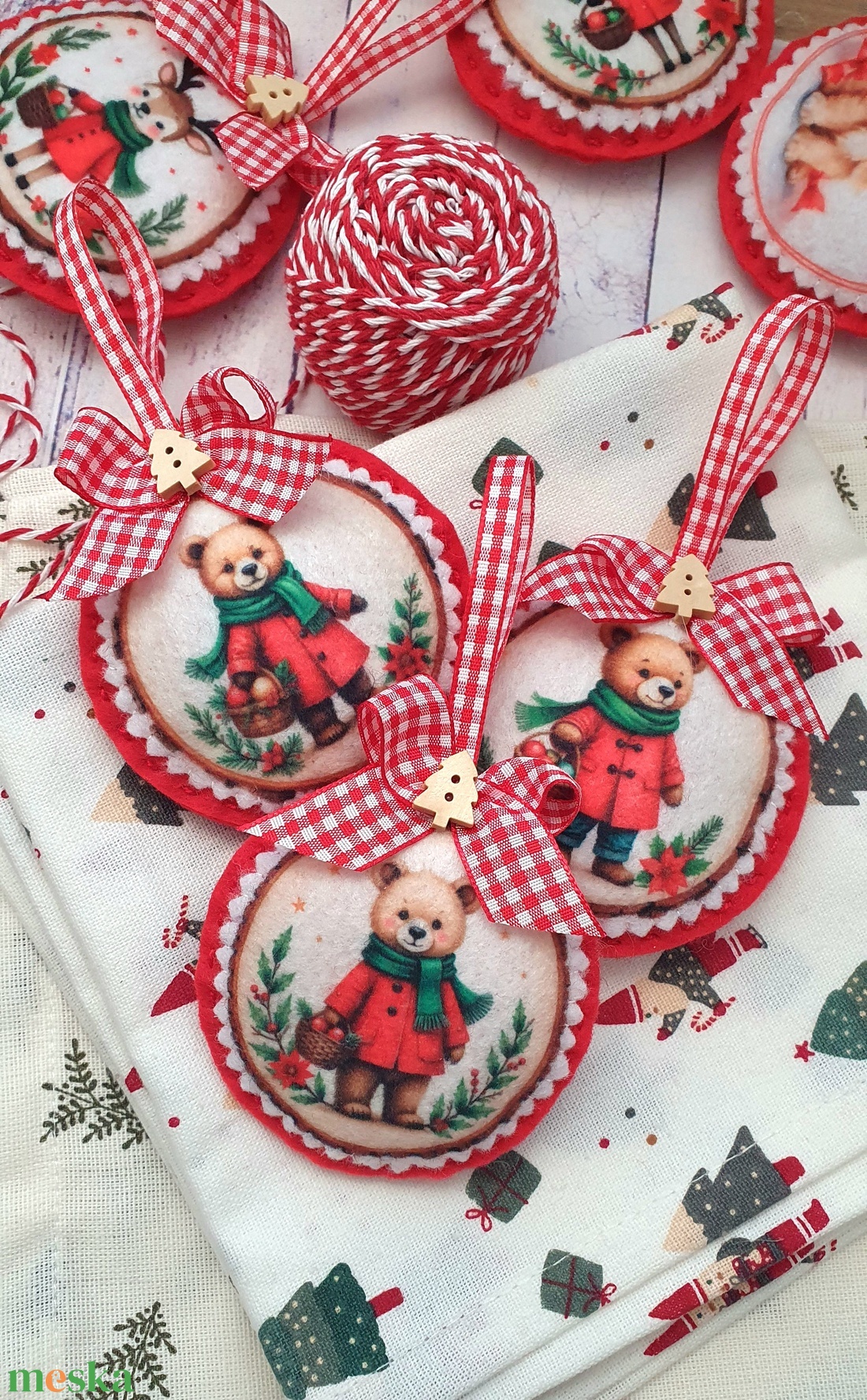 Bababarát karácsonyi filc díszek, mackók - karácsony - karácsonyi lakásdekoráció - karácsonyfadíszek - Meska.hu