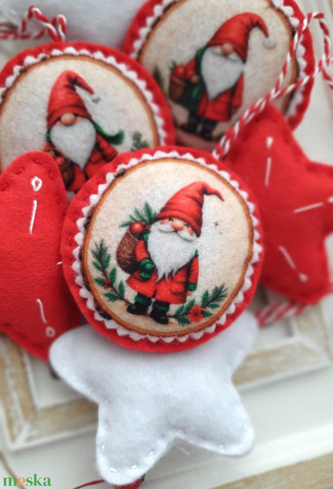 Bababarát karácsonyi filc díszek, manók és csillagok - karácsony - karácsonyi lakásdekoráció - karácsonyfadíszek - Meska.hu Bababarát karácsonyi filc díszek, manók és csillagok - karácsony - karácsonyi lakásdekoráció - karácsonyfadíszek - Meska.hu