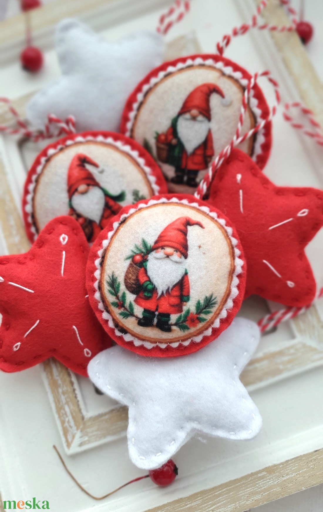 Bababarát karácsonyi filc díszek, manók és csillagok - karácsony - karácsonyi lakásdekoráció - karácsonyfadíszek - Meska.hu Bababarát karácsonyi filc díszek, manók és csillagok - karácsony - karácsonyi lakásdekoráció - karácsonyfadíszek - Meska.hu