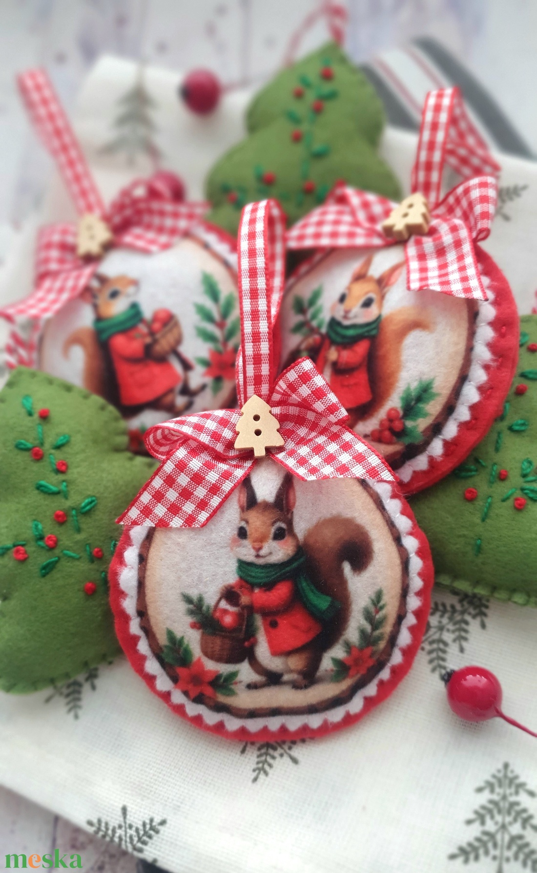Bababarát karácsonyi filc díszek, mókusok és fenyők - karácsony - karácsonyi lakásdekoráció - karácsonyfadíszek - Meska.hu