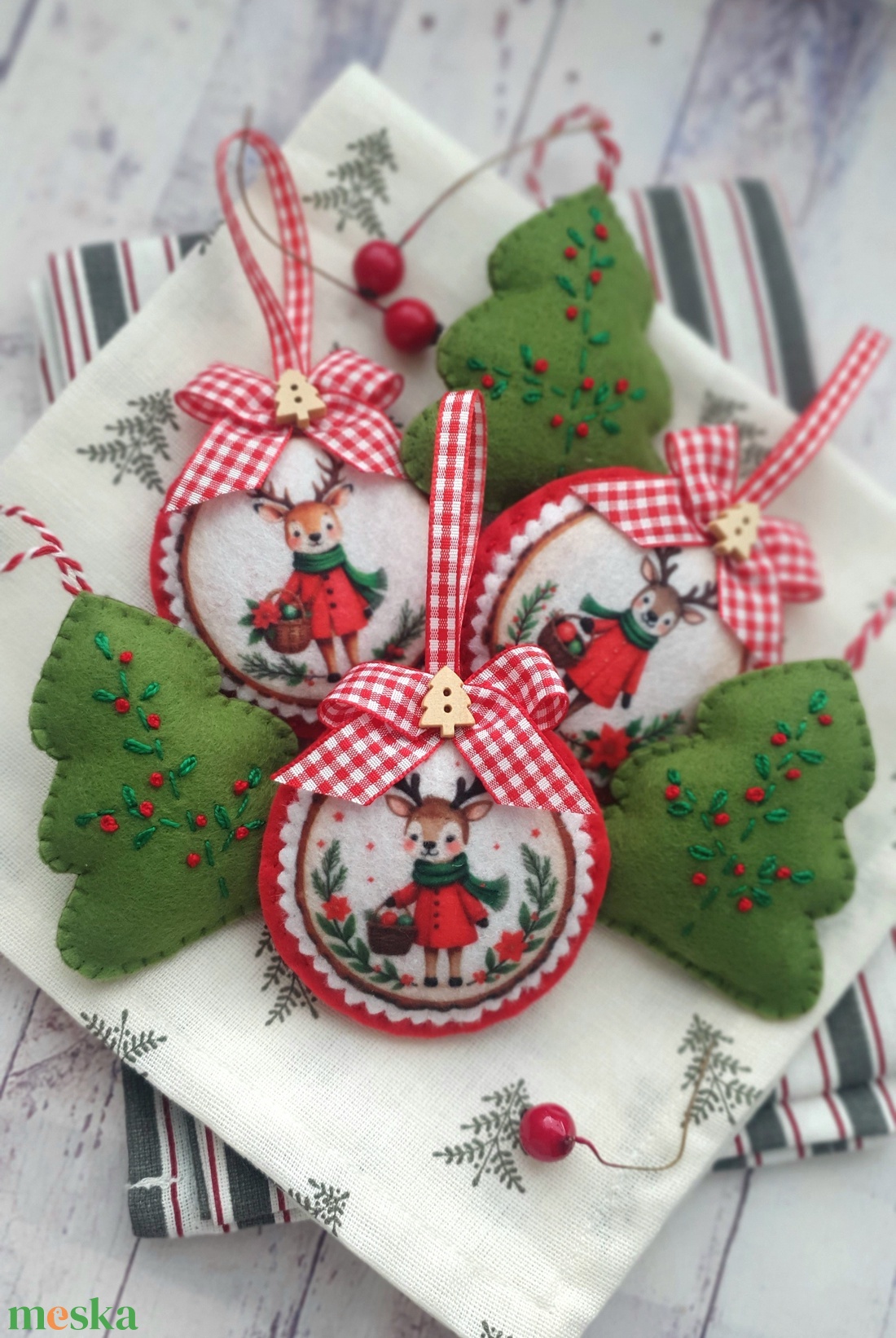 Bababarát karácsonyi filc díszek, rénszarvasok és fenyők - karácsony - karácsonyi lakásdekoráció - karácsonyfadíszek - Meska.hu Bababarát karácsonyi filc díszek, rénszarvasok és fenyők - karácsony - karácsonyi lakásdekoráció - karácsonyfadíszek - Meska.hu