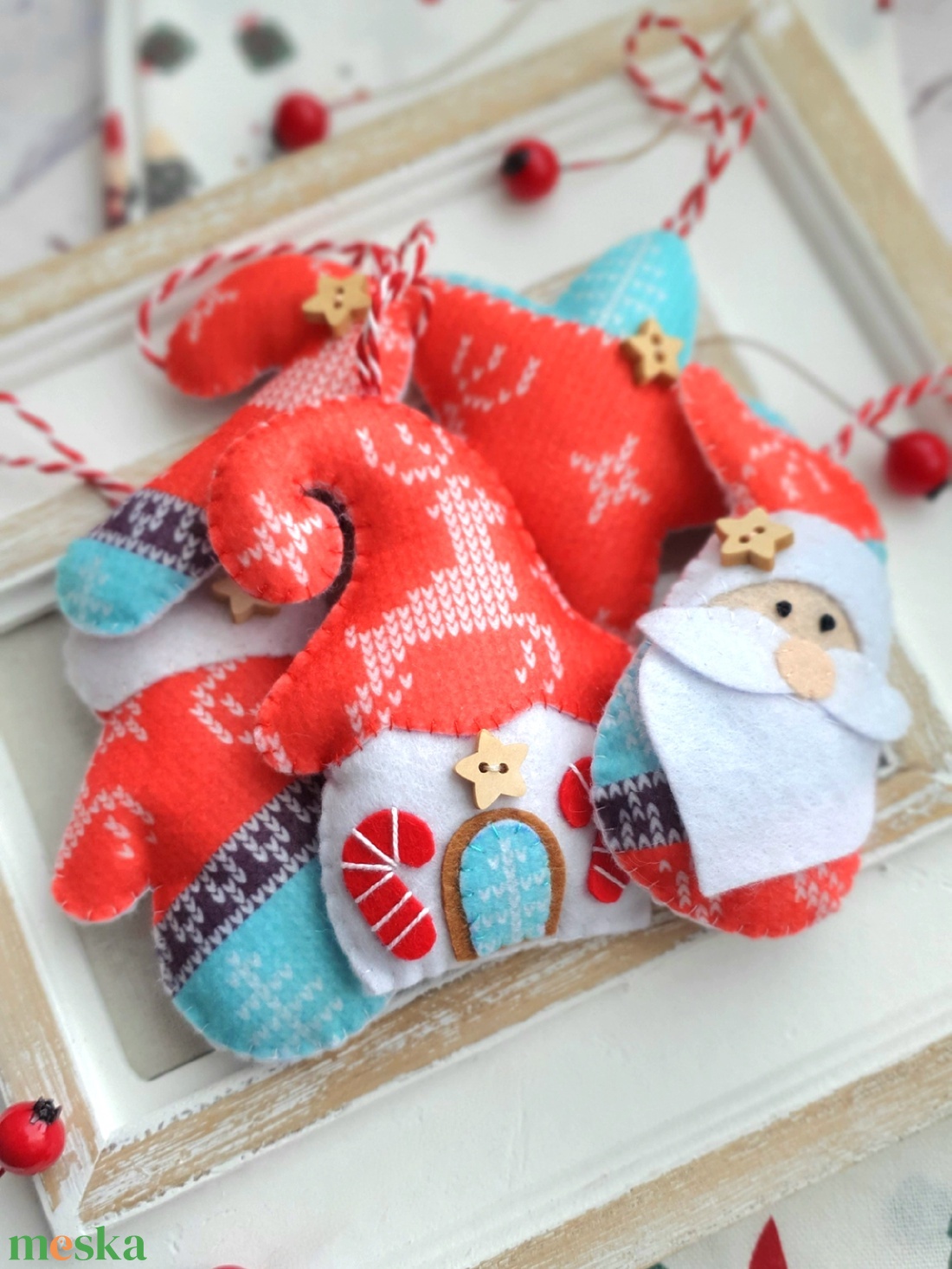 Bababarát karácsonyi filc díszek, mikulás, házikó, norvégmintás, skandináv, - karácsony - karácsonyi lakásdekoráció - karácsonyfadíszek - Meska.hu Bababarát karácsonyi filc díszek, mikulás, házikó, norvégmintás, skandináv, - karácsony - karácsonyi lakásdekoráció - karácsonyfadíszek - Meska.hu