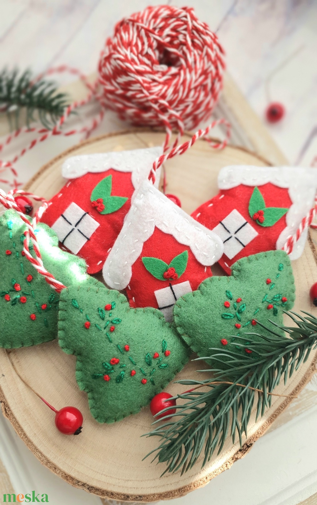 Bababarát karácsonyi filc házikók és hímzett fenyőfák - karácsony - karácsonyi lakásdekoráció - karácsonyfadíszek - Meska.hu Bababarát karácsonyi filc házikók és hímzett fenyőfák - karácsony - karácsonyi lakásdekoráció - karácsonyfadíszek - Meska.hu