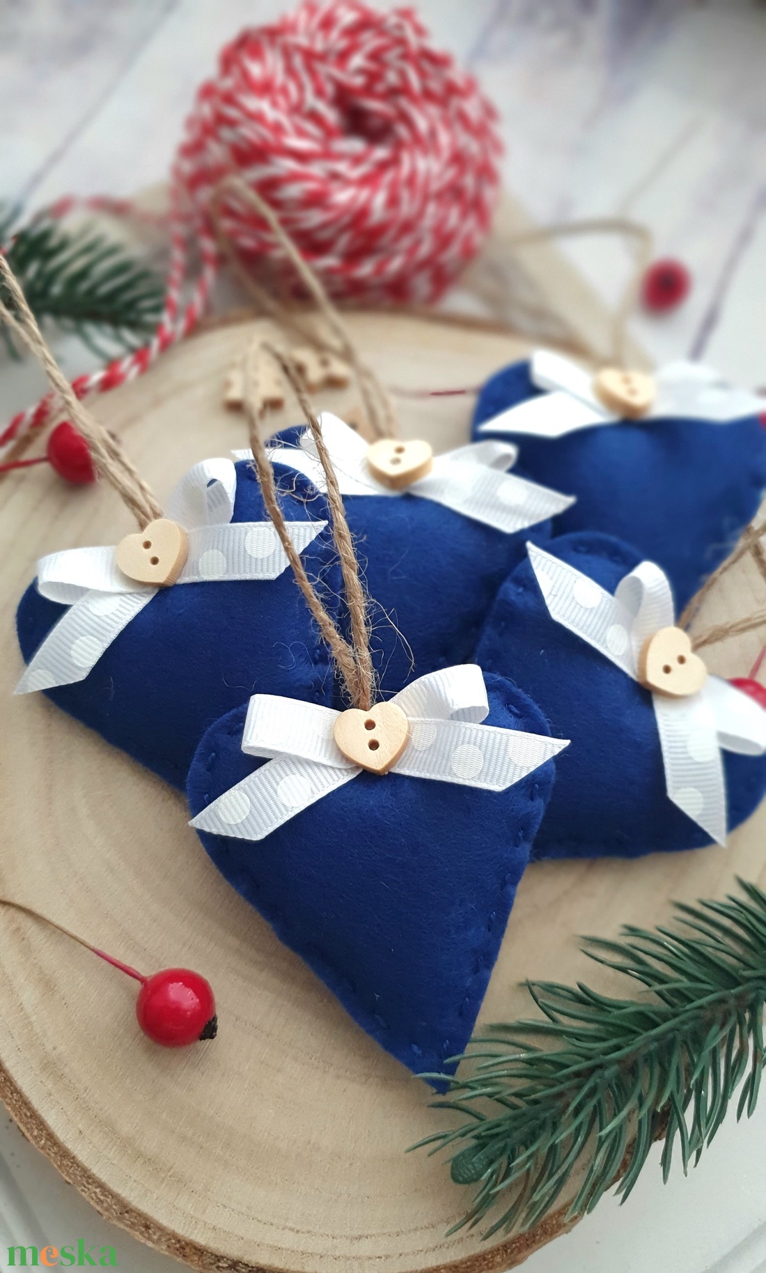 Karácsonyi filc szívek, indigókk - karácsony - karácsonyi lakásdekoráció - karácsonyfadíszek - Meska.hu