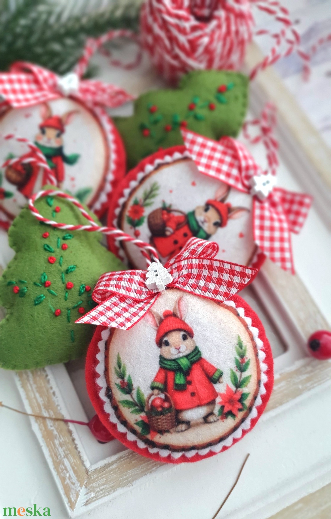 Bababarát karácsonyi filc díszek, cicák - karácsony - karácsonyi lakásdekoráció - karácsonyfadíszek - Meska.hu