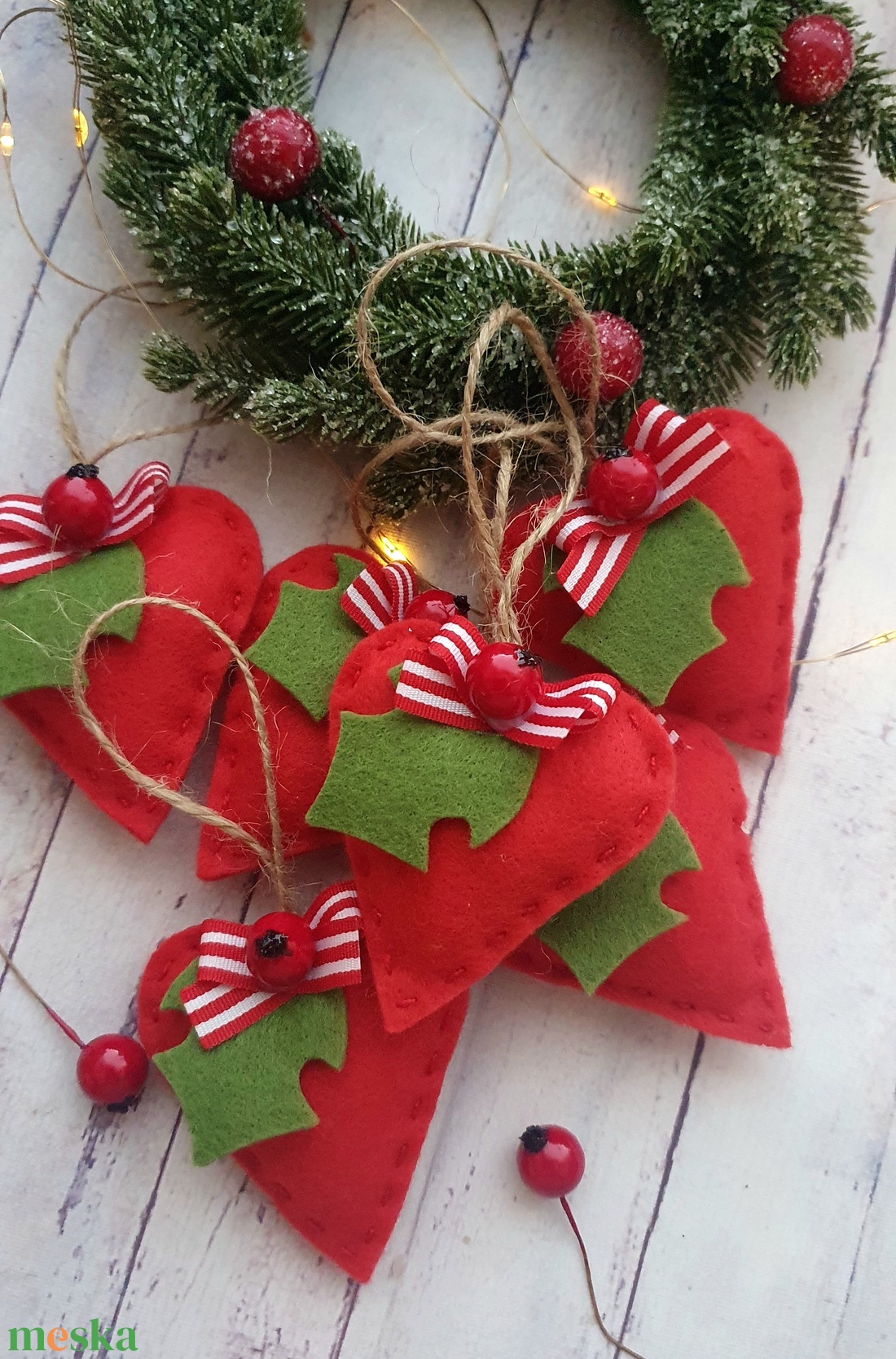 Karácsonyi filc szívek, magyallal - karácsony - karácsonyi lakásdekoráció - karácsonyfadíszek - Meska.hu