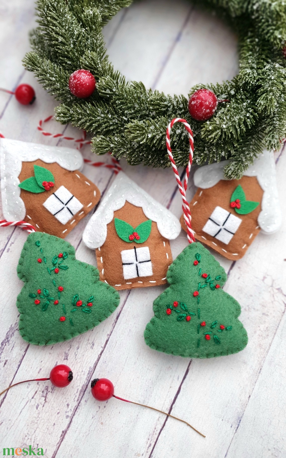 Bababarát karácsonyi filc házikók - karácsony - karácsonyi lakásdekoráció - karácsonyfadíszek - Meska.hu