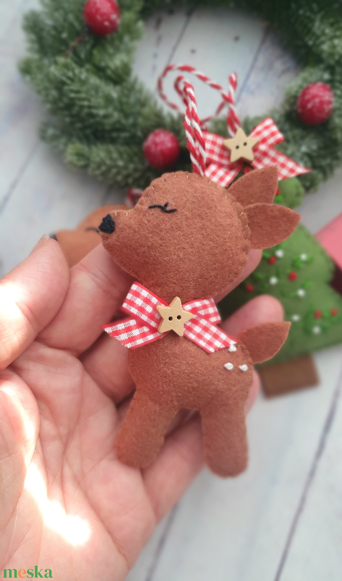 Karácsonyi őzikék, hímzett karácsonyfa  - karácsony - karácsonyi lakásdekoráció - karácsonyfadíszek - Meska.hu