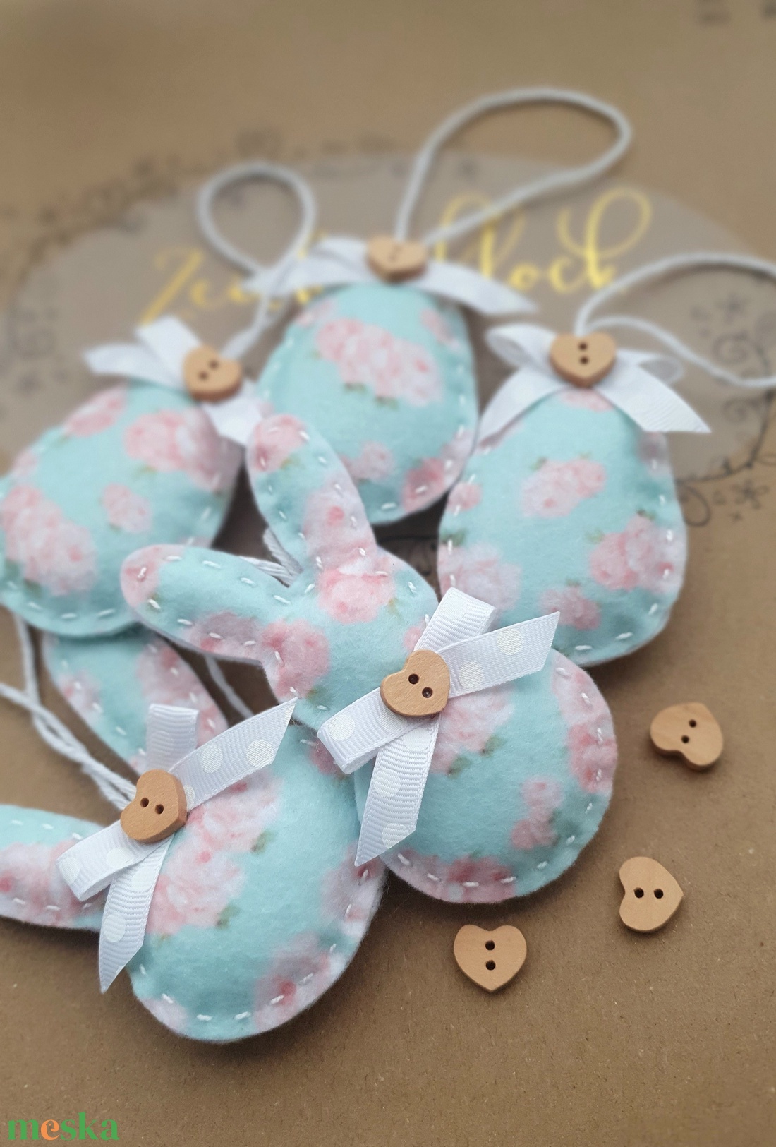 Húsvéti barkadíszek, rózsás nyuszik és tojás, puha filcdíszek  - ünnepi díszek, dekorációk - húsvéti díszek és dekorációk - húsvéti tojásfadíszek - Meska.hu