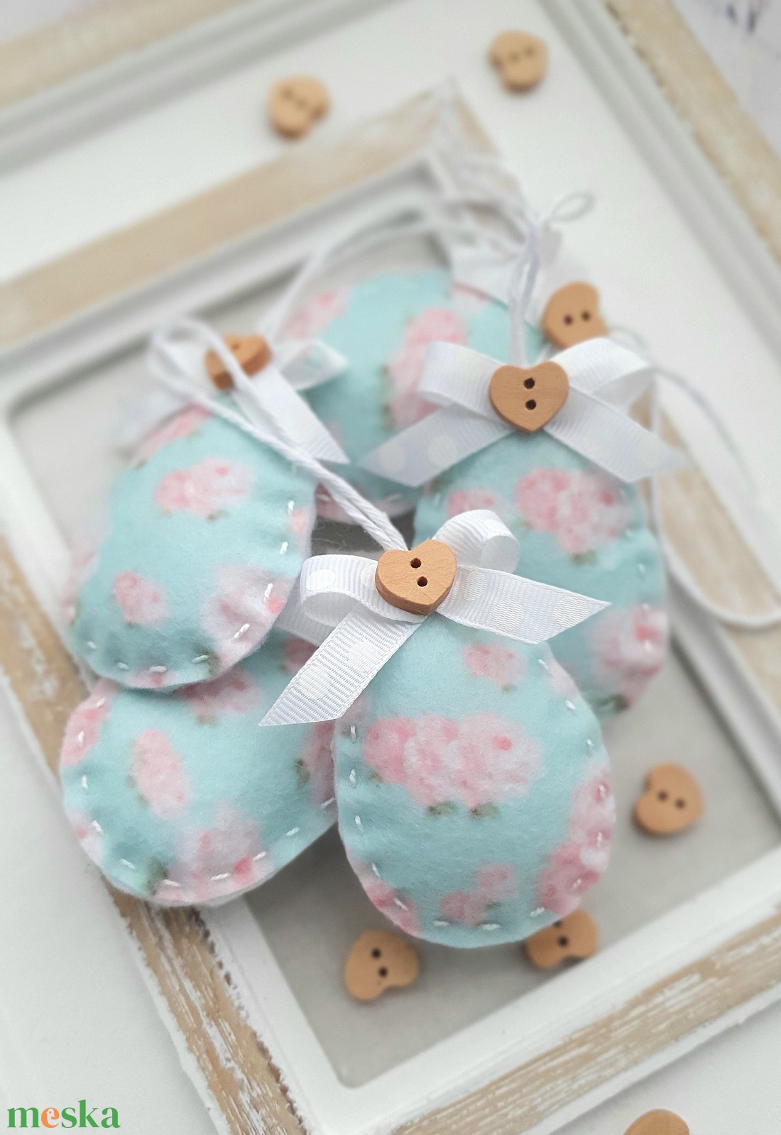 Rózsás filc tojások, barkadísz, filcdísz, húsvét - ünnepi díszek, dekorációk - húsvéti díszek és dekorációk - húsvéti tojásfadíszek - Meska.hu