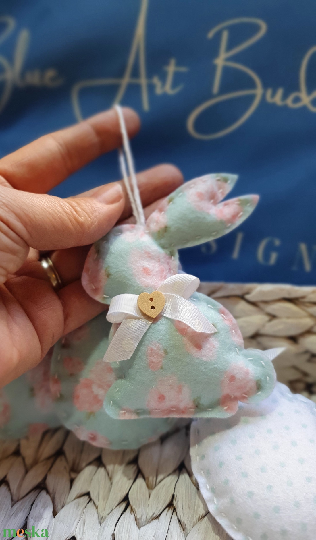 Nagyméretü húsvéti barkadíszek, rózsás nyuszik és tojás, puha filcdíszek  - ünnepi díszek, dekorációk - húsvéti díszek és dekorációk - húsvéti tojásfadíszek - Meska.hu