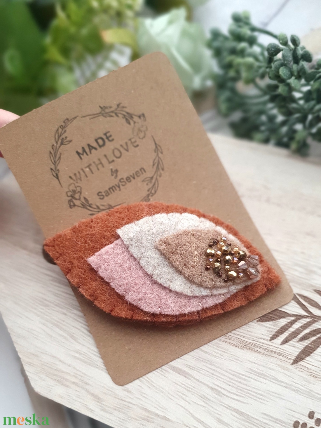Levél formájú gyapjúfilc bross, kitűző - ékszer - kitűző és bross - Meska.hu