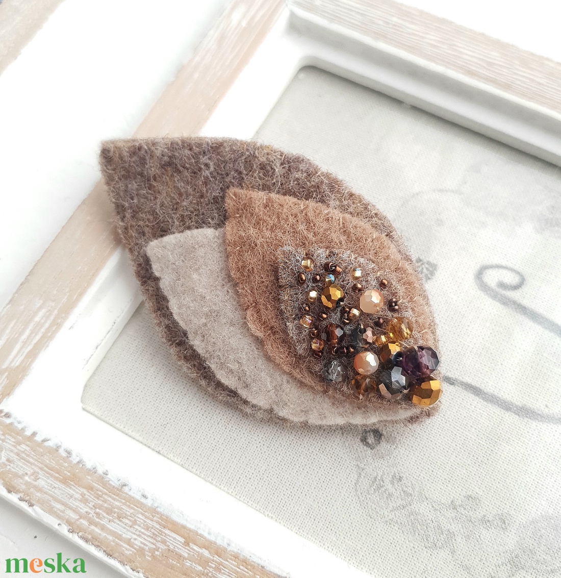 Levél formájú gyapjúfilc bross, kitűző - ékszer - kitűző és bross - Meska.hu