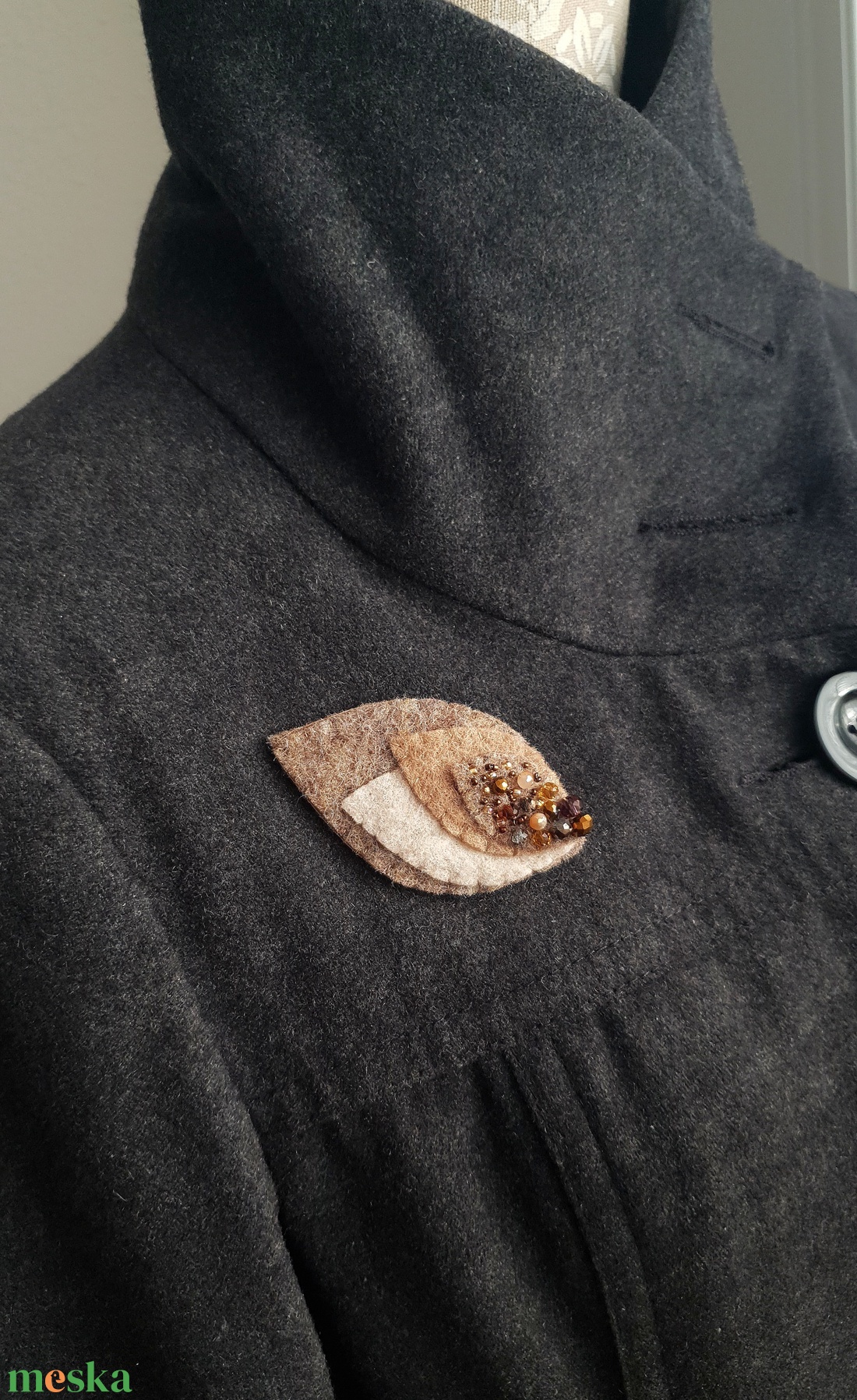 Levél formájú gyapjúfilc bross, kitűző - ékszer - kitűző és bross - Meska.hu