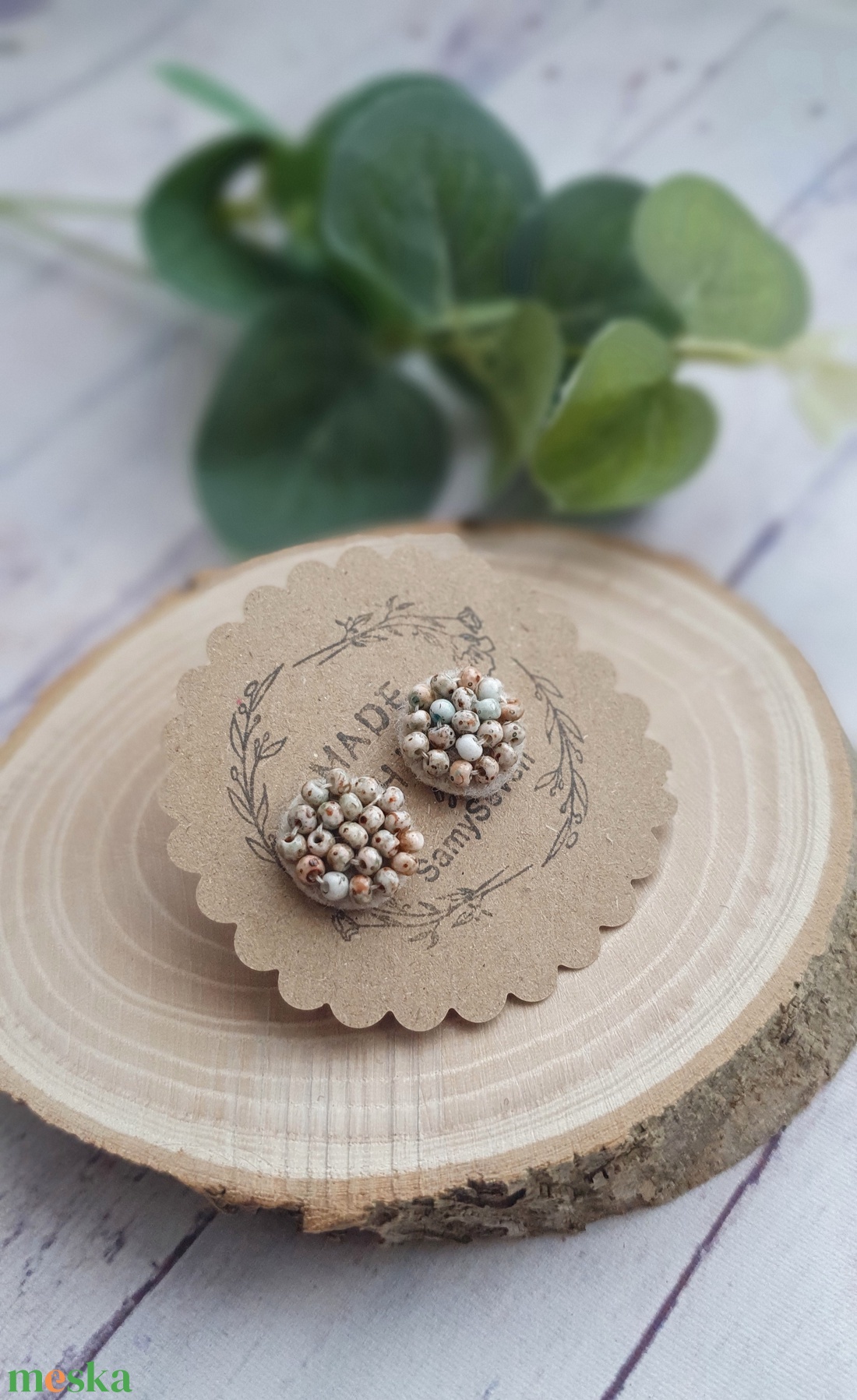 Gyöngyös gyapjúfilc fülbevaló, ékszer, ajándék  - ékszer - fülbevaló - pötty fülbevaló - Meska.hu