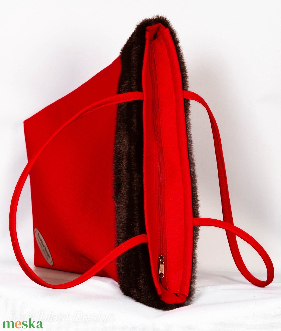 Vagány ökobőr piros shopper bag fekete szőrmével díszítve - táska & tok - variálható táska - Meska.hu Vagány ökobőr piros shopper bag fekete szőrmével díszítve - táska & tok - variálható táska - Meska.hu