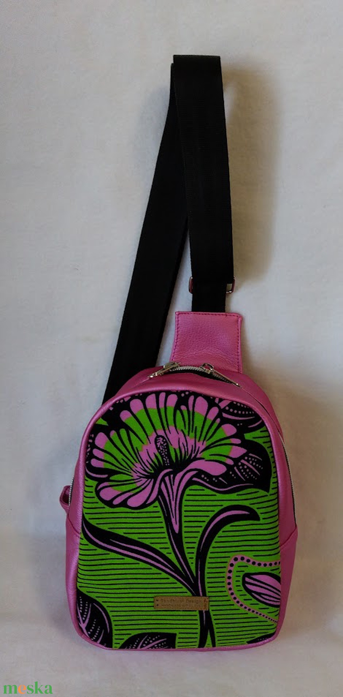 Afrika varázsa Mini hátizsák fényes pink ökóbőr/ zöld alapon pink virág minta motívummal - táska & tok - kézitáska & válltáska - vállon átvethető táska - Meska.hu Afrika varázsa Mini hátizsák fényes pink ökóbőr/ zöld alapon pink virág minta motívummal - táska & tok - kézitáska & válltáska - vállon átvethető táska - Meska.hu