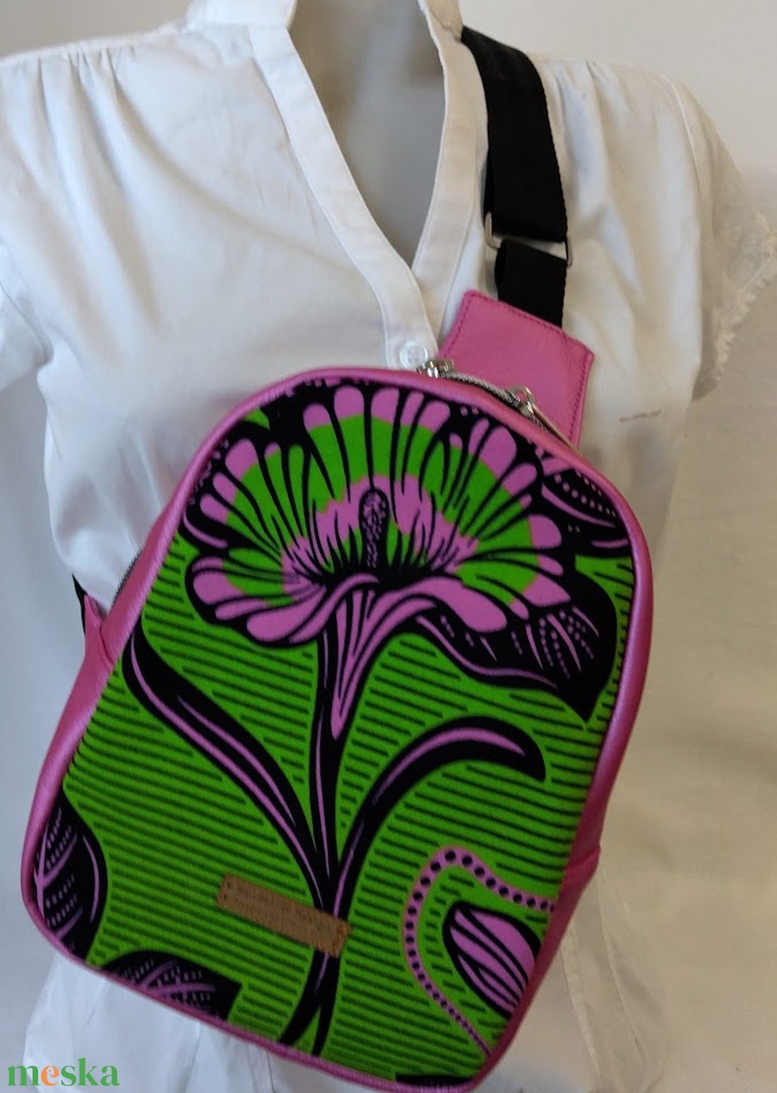 Afrika varázsa Mini hátizsák fényes pink ökóbőr/ zöld alapon pink virág minta motívummal - táska & tok - kézitáska & válltáska - vállon átvethető táska - Meska.hu Afrika varázsa Mini hátizsák fényes pink ökóbőr/ zöld alapon pink virág minta motívummal - táska & tok - kézitáska & válltáska - vállon átvethető táska - Meska.hu
