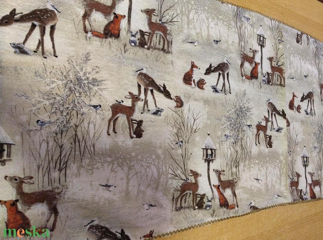 Dekoratív karácsonyi asztali terítő/ futó őzike mintával - karácsony - karácsonyi lakásdekoráció - ünnepi asztaldekoráció - Meska.hu