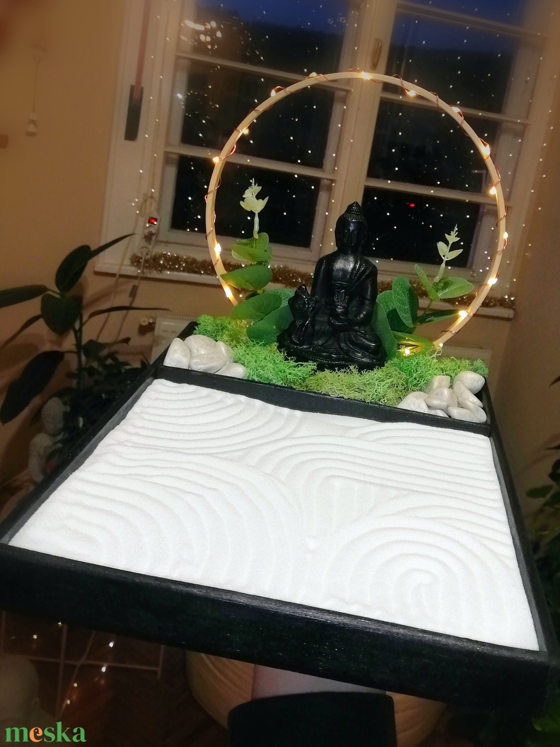 Asztali zen kert buddhával és LED világítással - otthon & életmód - dekoráció - asztal és polc dekoráció - asztaldísz - Meska.hu Asztali zen kert buddhával és LED világítással - otthon & életmód - dekoráció - asztal és polc dekoráció - asztaldísz - Meska.hu
