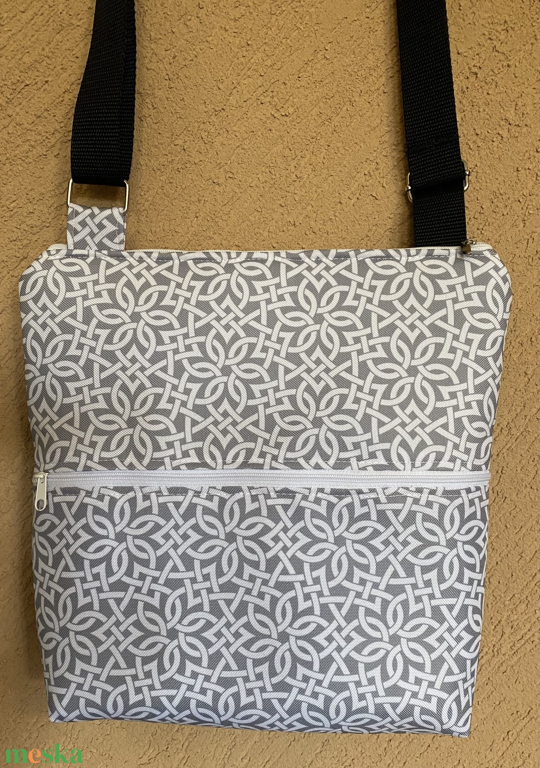 Szürkés, zipzáras textil oldal táska - táska & tok - bevásárlás & shopper táska - shopper, textiltáska, szatyor - Meska.hu Szürkés, zipzáras textil oldal táska - táska & tok - bevásárlás & shopper táska - shopper, textiltáska, szatyor - Meska.hu