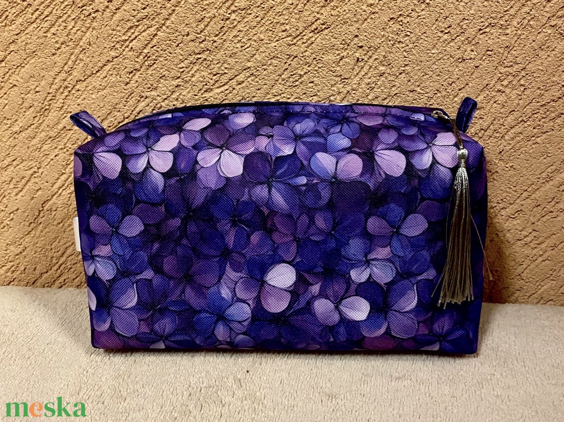 Csodás ibolyás  � neszesszer / sminktáska - szépségápolás - arcápolás - smink kellék - Meska.hu